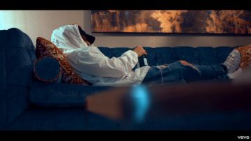 The windproof white Yeezy Supply in the clip Aint Nobody Takin My Baby of Russ