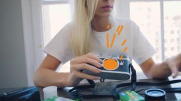 The device Leica Mè in the clip Fly from Odissey