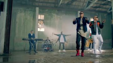 Les timberland rouge dans le clip Si no vuelves de Gente de zona