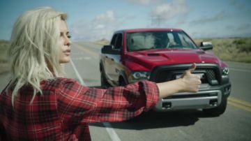 The pick-up truck RAM 1500 REBEL red in the clip Meant to Be of Bebe Rexha