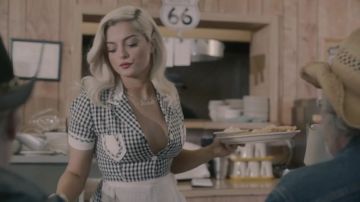The panel Route 66 in the clip Meant to Be of Bebe Rexha