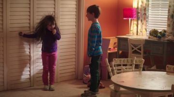 La paire de sneakers New Balance de Griffin Bowen (Kyle Catlett) dans Poltergeist