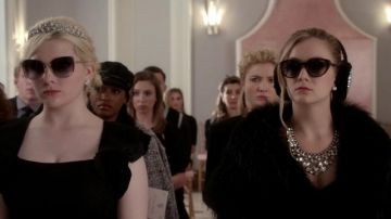 Gafas de sol Vogue #3 de Chanel (Billie Lourd) en Scream Queens S01E07