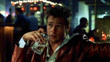 Le blouson en cuir rouge de Tyler Durden (Brad Pitt) dans Fight Club