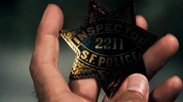 Le badge de police de l'inspecteur Harry Callahan (Clint Eastwood) dans L'Inspecteur Harry