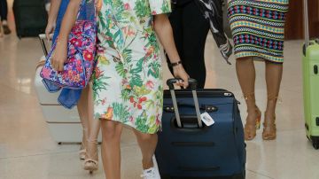 The suitcase white with casters from Ryan Pierce (Regina Hall) in Girls trip