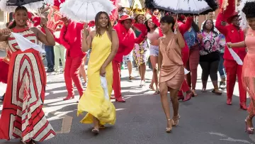 The golden gown of Alice Cooper (Jada Pinkett Smith) in Girls trip