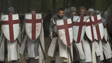 Le bouclier de chevalier Templier de Landry (Tom Cullen) dans Knightfall