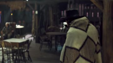 The plaid ethnic Sheriff Chris Mannix (Walton Goggins) in The 8 guys / The Hateful Eight
