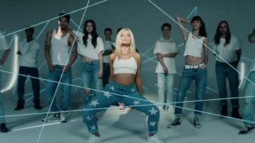 Le debardeur blanc Alexander Wang de Bebe Rexha dans son clip No Broken Heats ft. Nicki Minaj