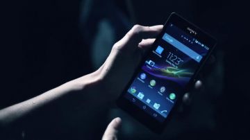 The smartphone Sony Xperia Z black in the clip Wake Me Up of Avicii