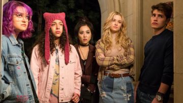 The jacket "Do Not Disturb Me" Gertrude Yorkes (Ariela Barer) in Runaways
