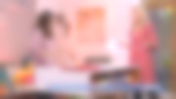 La robe rouge à fleurs de Agathe Lecaron dans La maison des maternelles du 19/12/2017