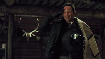 Vintage blanket of Sheriff Chris Mannix (Walton Goggins) in The Hateful Eight