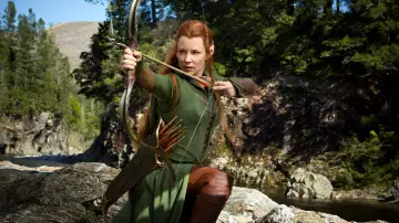 Green bow of Tauriel (Evangeline Lilly) in The Hobbit: The Desolation of Smaug