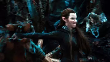 Blades of Tauriel (Evangeline Lilly) in The Hobbit: The Desolation of Smaug