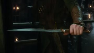 Wooden daggers of Tauriel (Evangeline Lilly) in The Hobbit: The Desolation of Smaug