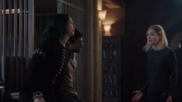 Le pull Forever 21 de Lorna Dane / Polaris (Emma Dumont) dans The Gifted S01E09