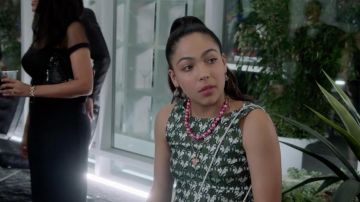 Vestido estampado de loro Maje de Molly Hernández (Allegra Acosta) en Marvel's Runaways S01E06