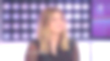 La robe imprimée de Louane dans C'est au programme du 19/12/2017