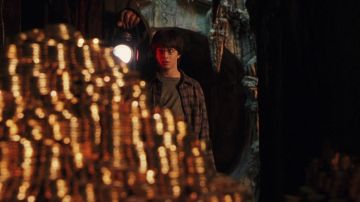 Piezas de los Duendes de Gringotts en El cofre de Harry Potter (Daniel Radcliffe) en Harry Potter en la Escuela del Hechicero