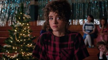 The dress of the Snowball of Nancy Wheeler (Natalia Dyer) in Stranger Things S02E09