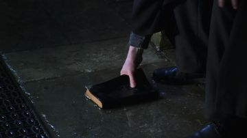 The journal de Tom Jedusor (Frank Dillane) in Harry Potter and the chamber of secrets