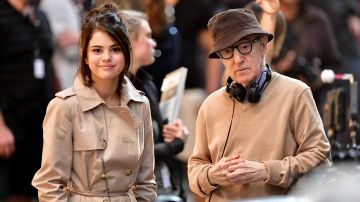 Manteau de tranchée beige porté par Chan (Selena Gomez) comme on le voit dans A Rainy Day In New York tenues de film