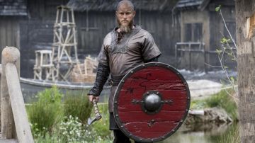 La réplique des haches de  Ragnar Lothbrok (Travis Fimmel) dans Vikings S04E09