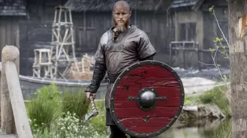 La réplique des haches de  Ragnar Lothbrok (Travis Fimmel) dans Vikings S04E09