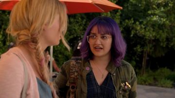 Gert Yorkes' (Ariela Barer) Tuesday Bassen pins "Peace Out Pin" in Marvel's Runaways S01E04