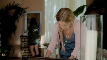 Gert Yorkes (Ariela Barer)  Tuesday Bassen "Heart Lolli" pins as seen in Marvel's Runaways S01E04