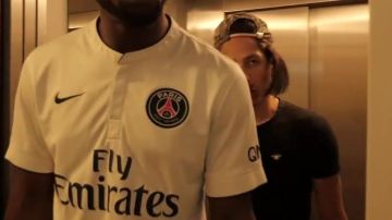 The white jersey, Nike football PSG in the clip Naha NLP
