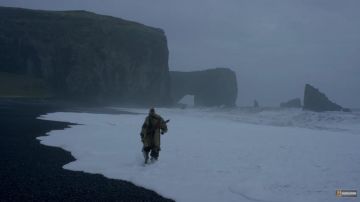 The rock arch of Dyrhólaey in Iceland in season 5 of Vikings