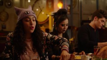 Molly Hernández (Allegra Acosta) Bombardero de satén Molly Hernández como se ve en Marvel's Runaways S01E05