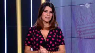 The printed dress hearts Karine Ferri in Documentaries of the 17/12/2017