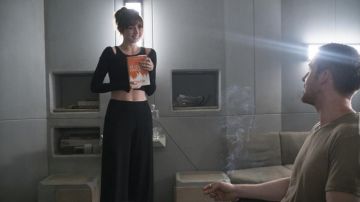 The book "Pale Fire" by Vladimir Nabokov Joi (Ana de Armas) in Blade Runner 2049