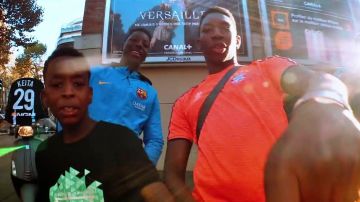 Le veste Nike bleue du FC Barcelone dans le clip Afro Trap Pt.3 : Champions League de MHD