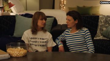 Camiseta Good vibes de Axel Laffont en el episodio "airbnb" de Addict