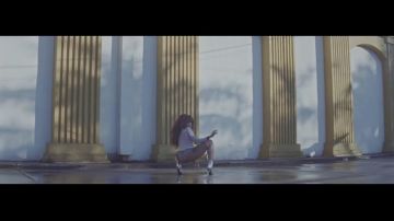 Le Body Nightrider I Am Gia de SZA dans le clip de The Weekend