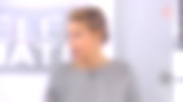 The gray sweater with rhinestones of Laura Tenoudji in Télématin from the 19/12/2017