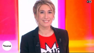 Le pull de Noël Ho ho ho de Caroline Delage dans William à midi du 22/12/2017