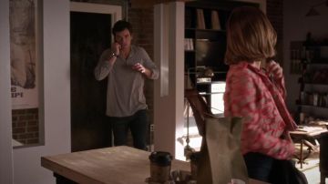 La chemise d'Aria Montgomery (Lucy Hale) dans Pretty Little Liars