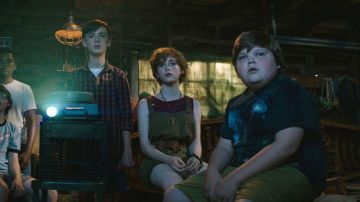 L'espace de Tee Shirt porté par Ben Hanscom (Jeremy Ray Taylor) comme on le voit dans le film