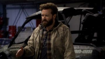 The jacket cover-Rooster (Danny Masterson) in The Ranch S02E06