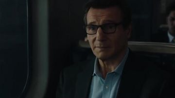 The suit jacket Michael Woolrich (Liam Neeson) in The Passenger (Commuter)