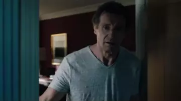 The gray t-shirt with V-neck Michael Woolrich (Liam Neeson) in The Passenger (Commuter)