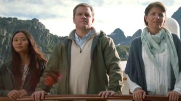 Sudadera beige con cremallera de Paul Safranek (Matt Damon) en Downsizing
