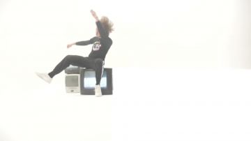 Camiseta de Lord Esperanza's Supreme Worldwide en su video musical Oh Lord