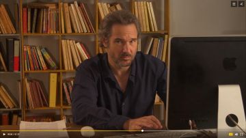 The iMac computer from Apple in That the devil takes us